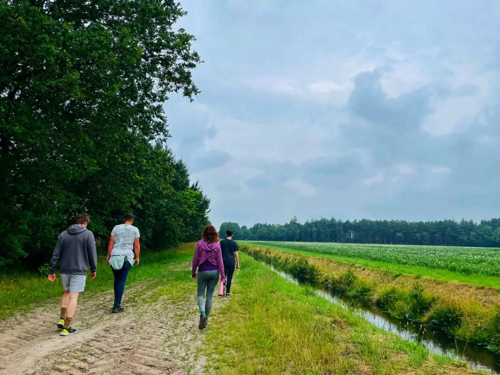 wandelen in de natuur met een groep